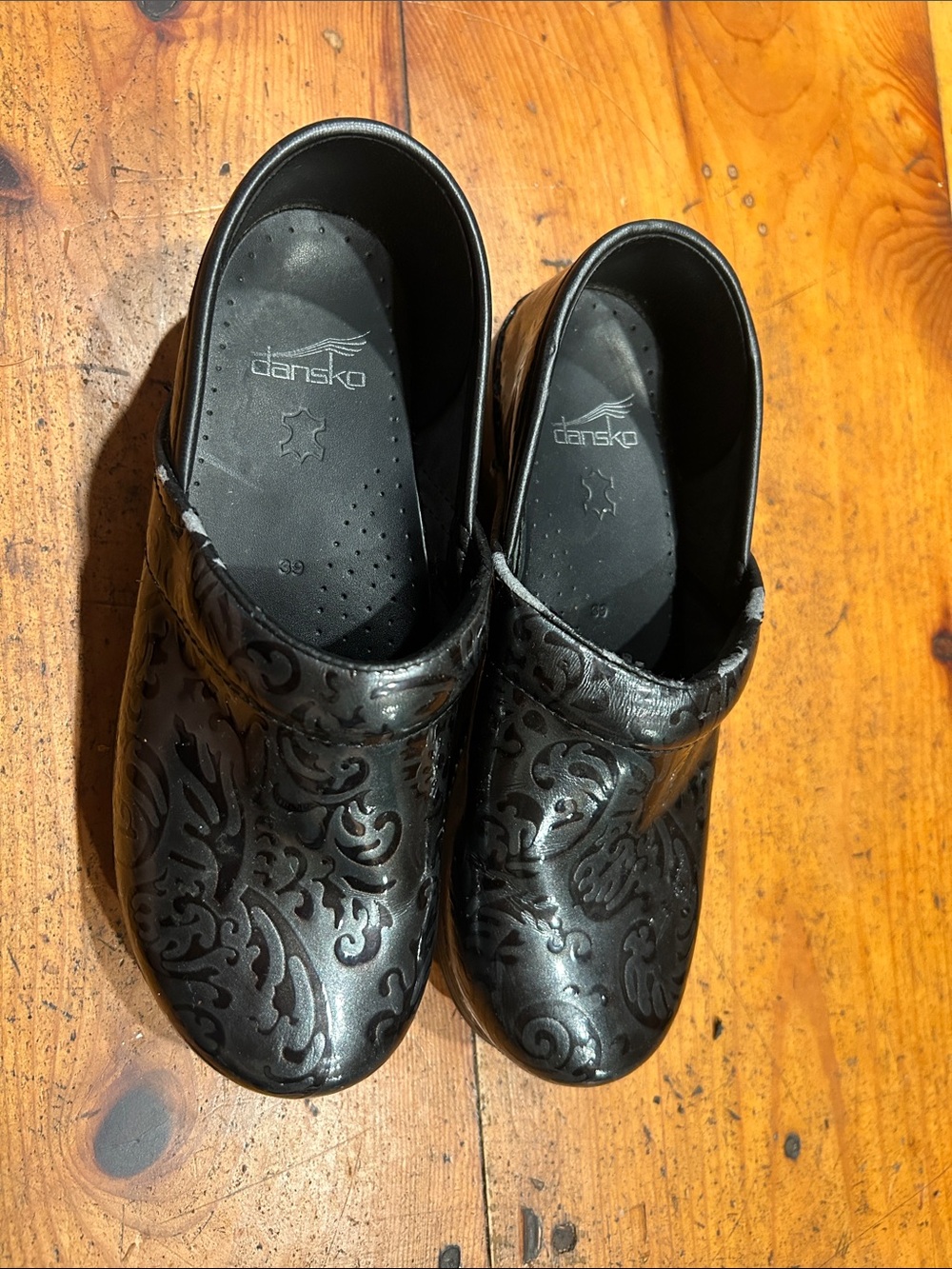 Dansko woman’s clog size 8.5 39